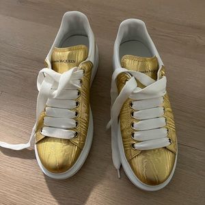 Alexander McQueen Oversized Sneaker